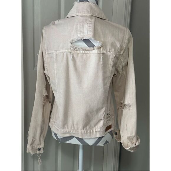 Abercrombie & Fitch light pink ladies destroyed denim jacket - Picture 4 of 11